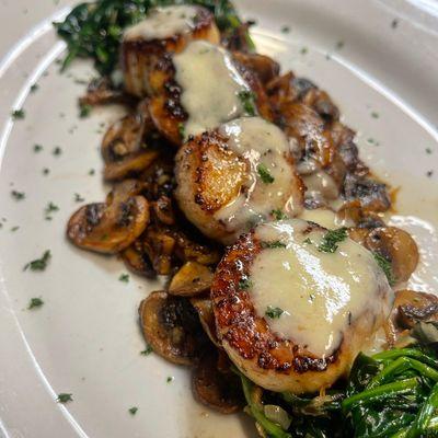 Sea Scallop over Sautéed Mushroom