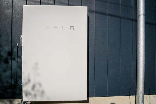 Freedom Solar is a certified Tesla Powerwall installer. Create a resilient home that can keep you comfortable in all weather conditions.