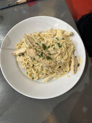 Alfredo Sauce Pasta w/Chicken