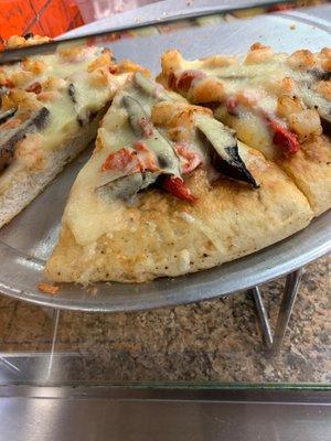 Mushroom pepper and shrimp pizza...!?