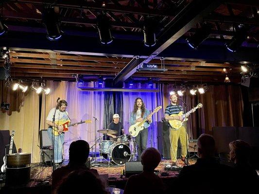 Good Looks playing in Pershing Hall for Sonic Guild / KUTX Presents