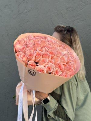 Peach roses bouquet