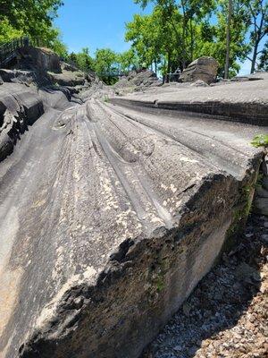 Glacial grooves