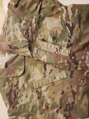 Name tapes, US Army tape, Rank taken off. Strings left on the uniform still.