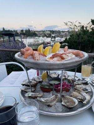 Seafood tower, small