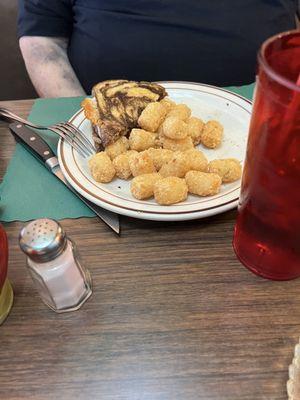 Patty Melt with tater tot's