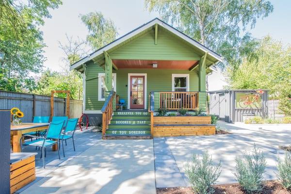 The exterior of Front Break- 4 bedroom 2 bathroom vacation rental in the hot Mississippi District!