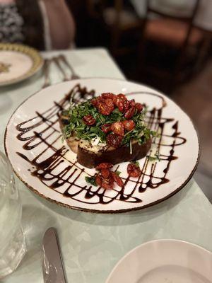 Bruschetta Caprese con Burrata