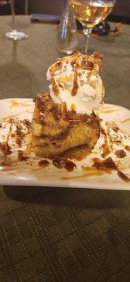 Bread pudding a la mode