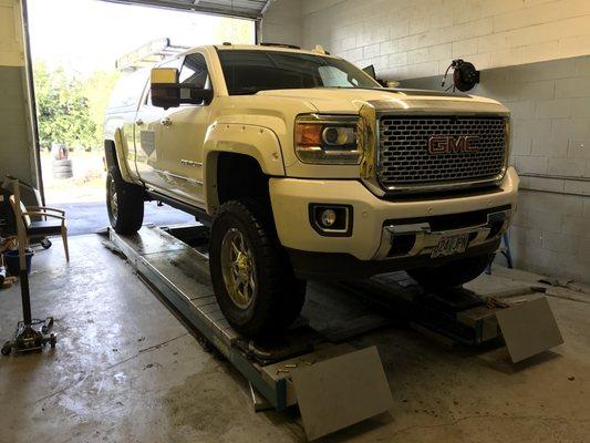 Full size trucks and lifted trucks