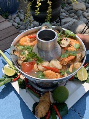 Tom yum (hot pot)