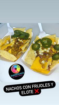 Nachos con frijoles y elote .
Nachos with beans and corn .