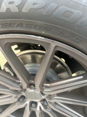 Phot of the wheel that was damaged.