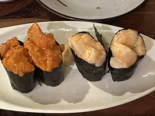 Scallop nigiri & spicy salmon nigiri