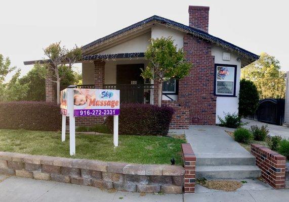 Conveniently located just off Jefferson Blvd. in West Sacramento