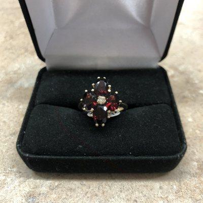 Garnet flower gold ring, size 6