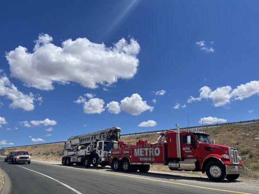 24/7 Heavy truck towing and roadside from Metro Towing. Call now for quick ETA and affordable rates. Providing Heavy Duty Semi Towing in CA.