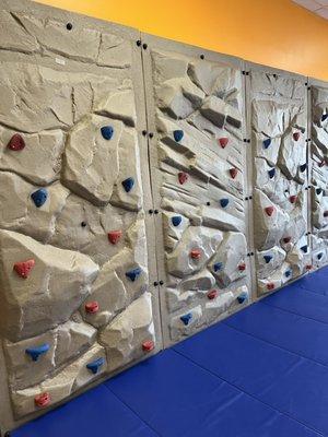 Rock climbing wall