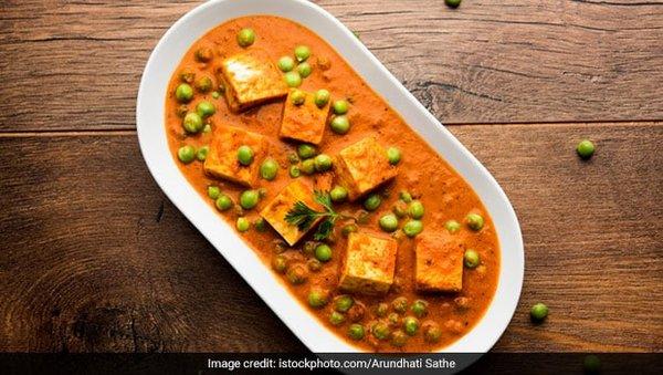 Aloo muttor paneer