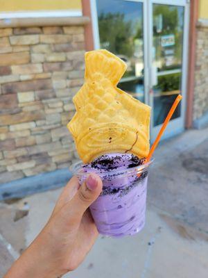 I got the taiyaki with ube ice cream that has a Nutella and oreo crumbs