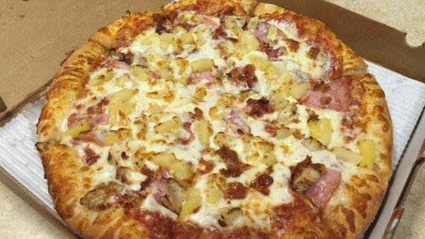 Medium Hawaiian Chicken pizza on thick crust