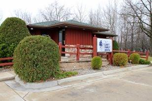 Exterior view of Lake Family Dental in Warroad, MN.