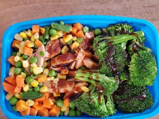 Teriyaki chicken, brown rice,  broccoli and mixed veggies.