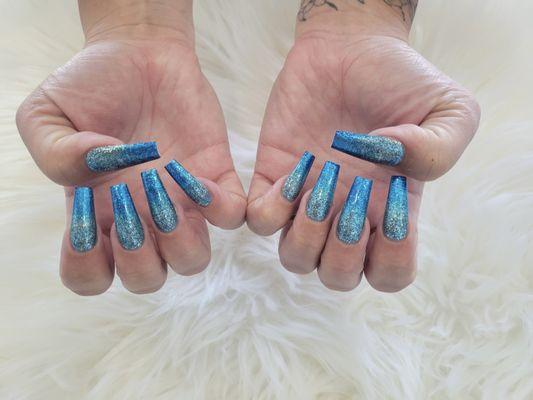 Blue Sparkle Ombré Nails by Lee