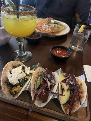 Mango margarita, tacos