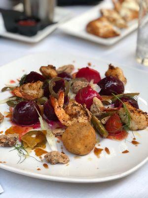 Beet salad with grilled shrimp - good