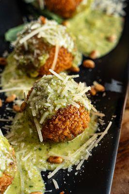 Arancini
fried risotto balls with mozzarella / pine nuts / creamy pesto / parmesan