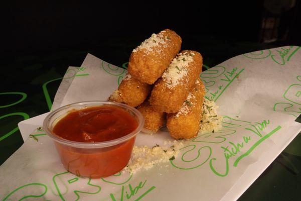 Mozzarella sticks topped with Parmesan cheese and parsley with marinara dip