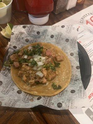 Tacos salsa verde con chicharrón