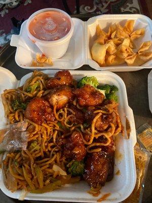 General Tso with lomain and crab Rangoon