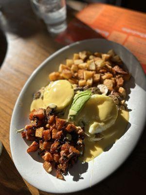 Mushroom and Avocado Benedict - so tasty!! With the DD Hash