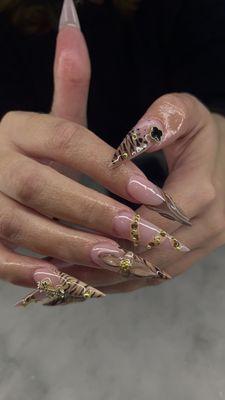 Fall nail art on natural nails or nail extensions