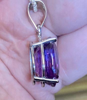 Side, open so that light can make the stone sparkle and change colors in different lighing