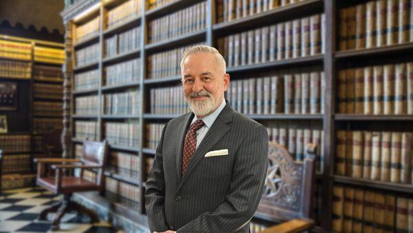 Experienced attorney in complex Civil Litigation, Family Law, Personal Injury, High technology, as well as Wills and Trust.