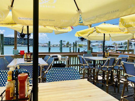 Caddy's johns pass has floating dock side seating with fans...