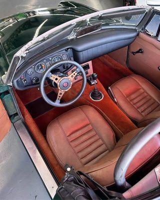 NEW Vinyl dashboard + carpets 
 1968 MG MGB Roadster