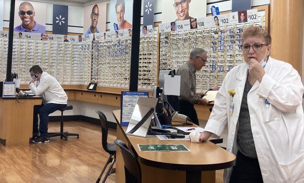 Fabulous staff in the Optical. These 3 are skilled AND friendly employees (Laura, Steven and Dr Bolos!!!!