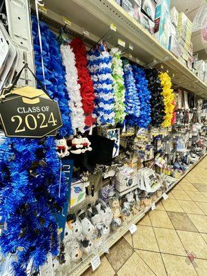 We have all the graduation decor you need. We also, have balloons bouquets to celebrate.