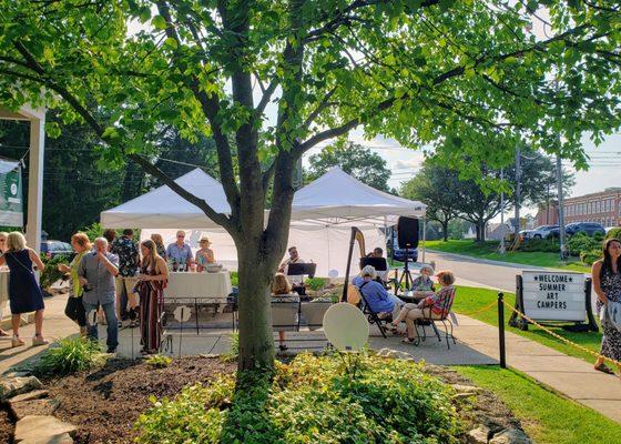 Live music and wine bar for the event