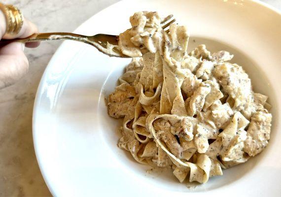 SPECIALTY PASTA CHEESE WHEEL - pasta  w/ chicken tossed in Pecorino Romano cheese wheel