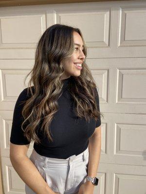 Loose beach waves by Lourdes