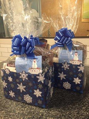 Celebrate your employees, clients or coworkers with custom gift baskets this holiday season!