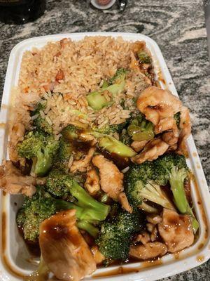 Chicken Broccoli combo w/ fried rice. Tons of chicken. Not greasy and broccoli not soggy or greasy