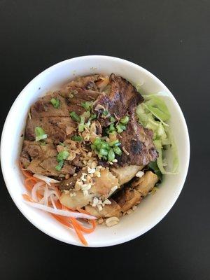 B5 Bun Thit Nuong Cha Gio (grilled pork and egg rolls with vermicelli)