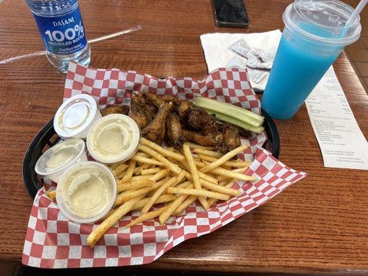 10 piece Lemon pepper wing with fries and Jaguar Daiquiri