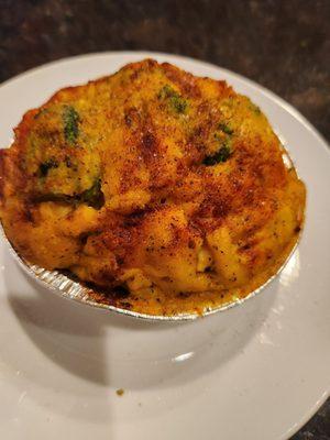 Mac and cheese with broccoli